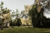 CHUCKELLI FARM's COZY COTTAGE