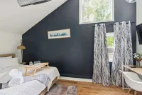 Cozy Lake Retreat