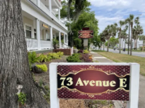 In The Heart of Apalachicola~Walk Everywhere~Autumn Moon Suite~Majestic Jewel