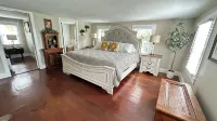 Beautiful renovated Farmhouse on Seneca Lake. Finger Lake Wine Trail.