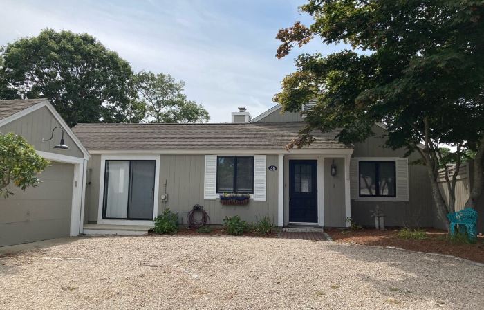 Renovated Home with heated pool near the beach! Fenced in yard +pet friendly