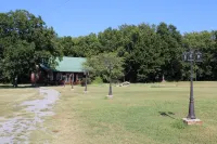 Relaxing Country Cabin. Near Lake Hudson.