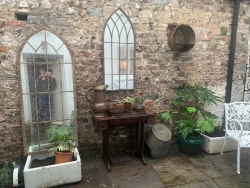 Gorgeous Listed Central  Cottage Abbey Views