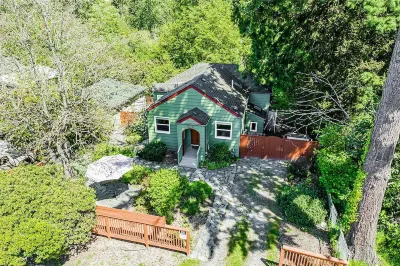 Boutique & Spacious Home w/ Parking & Privacy - On Hawaiian Time Hotel in zona Museum of Communications