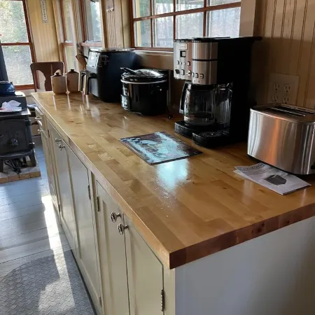 Cona LaPrade Cabin - located next to LaPrade's Marina on beautiful Lake Burton.