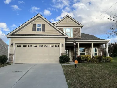 🍀 Exceptional Fully Equipped Spacious Home 1 King & 2 Queen BRs