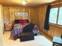 Cozy 3 b/r home w/ quick access to snowmobile trails in the beautiful Northwoods