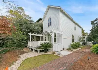 30A/GRAYTON BEACH HOME WITH 6-PASSENGER GOLF CART, POOL, BIKES, PADDLE BOARDS