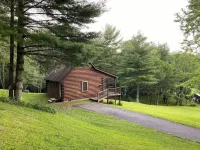 Mountain Song Log Cabin /Starlink Wifi, Trout Stream🐟, Near I-77 & BR Parkway🌄