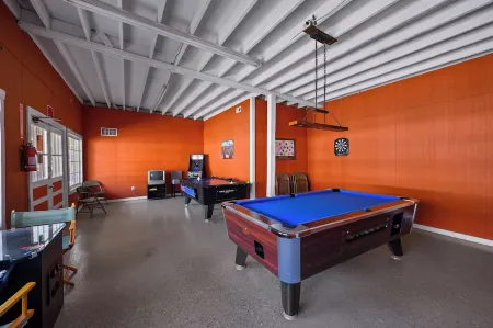 Luxurious Creekside Camper/RV in Gatlinburg, TN w/bunk room & fire pit.