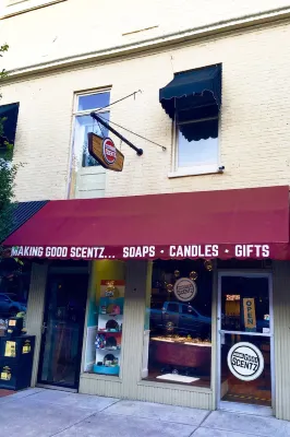 Beautiful Decorated Apartment located in the heart of Downtown Bardstown, KY