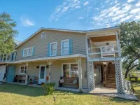 Charming Waterfront Cottage – Private Dock, Panoramic Views, and Park Passes! Hotels in Murrells Inlet
