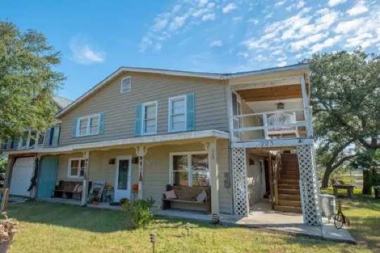 Charming Waterfront Cottage – Private Dock, Panoramic Views, and Park Passes!