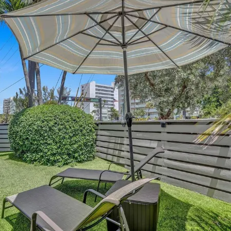 LUXURY STAY W/BEACH, POOL, GYM, and SPA! Restaurants & bars across street also!