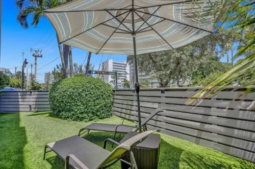 LUXURY STAY  W/BEACH, POOL, GYM, and SPA! Restaurants & bars across street also!