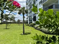 Steps to the beach--Beautifully newly renovated 2/2 condo N. Hutchinson Island Pepper Park Beach附近的飯店