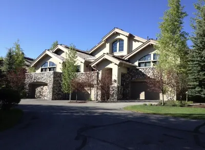 Beautiful Sun Valley - Elkhorn Townhome. 3 Bedroom, 3.5 Baths, Private Hot Tub.
