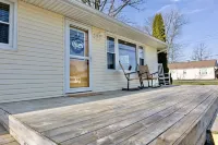 Island Cottage w/ Pool Table & Walking distance to Cranberry!