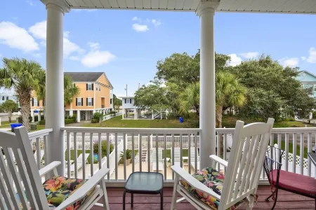 Beautiful 3rd row ocean view home with private pool. Walk to ocean, food, bars.