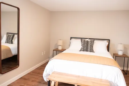 Spacious and Bright Downtown APT with River View