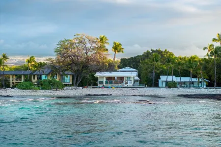 Dreamy Puako Beach House on White Sand Beach with AC! Отели рядом с достопримечательностью «Хапуна Бич»