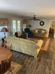 Cozy Lake Eufaula House seconds from White Oak Hotels in Henry County