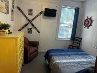 Doc's Lake house 1st floor, 2 bedroom apartment アディソンのホテル