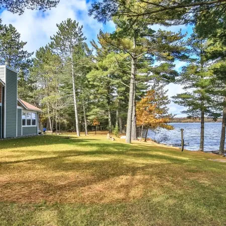 Crossroads Sandy Beach-Wooded Private with Pontoon Available "Pets Now allowed"