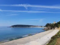 Traditional Breton house next to the village of La Palue Hotel a Crozon