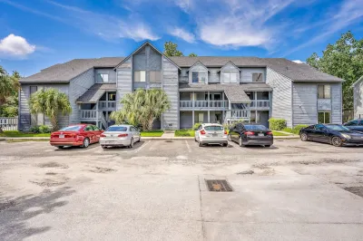 Modern, newly renovated condo overlooking