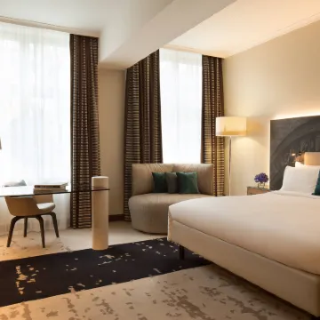 Renaissance Hamburg Hotel Отели рядом с достопримечательностью «Торговый центр "Ханзе Фиртель"»