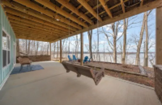 Cozy Lakehouse w/ Fire Pit & Bed Swing Near Mammoth Cave National Park