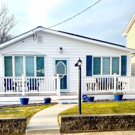 Pool Swim Spa-Hot Tub!  300 Feet to Secluded Beach!  Kayaks!! Bayshore Getaway!