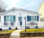 Pool Swim Spa-Hot Tub!  300 Feet to Secluded Beach!  Kayaks!! Bayshore Getaway!