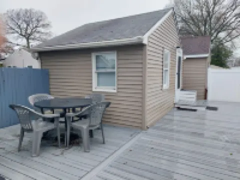 Newly renovated studio bungalow six minutes walking distance from the DE Bay Hotels in Villas