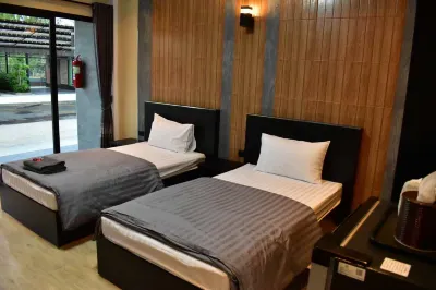 Ratchapruek DC Resort Angthong Hotels in Phosa