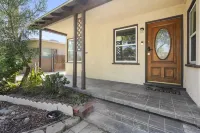 Pool - Game Room - FirePit - Free Parking - Sleeps 12 - Riverside Summer Getaway - บังกะโล
