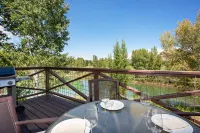 Townhome w/ Lake & MTN Views Near Basalt & Whole Foods, 18 Mi. to Ski in Aspen!