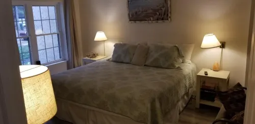 Big Boulder Lake Front Condo/Free WiFi & Parking/Pool/Jacuzzi/Fire Place/Grill