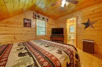 Bear Bottoms with Fireplace & Hot Tub