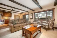 2 Bed / 2 Bath With Amazing Views Steps From Gondola