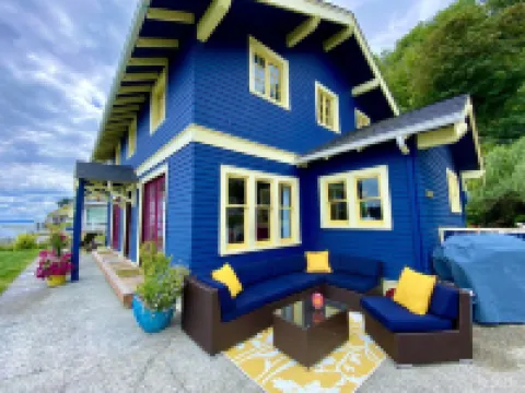 Shabby Chic Waterfront Retreat Serene Low Bank Waterfront Home w/ Gas Fire Pit. Hotels in Vashon