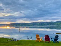 Shabby Chic Waterfront Retreat Serene Low Bank Waterfront Home w/ Gas Fire Pit.