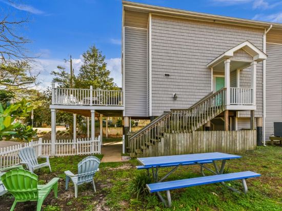 AMAZING Home in the Heart of the VB Resort Area walk to the Oceanfront.