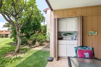 Quiet and Peaceful Getaway on the Ground Floor and a short walk to the pool !