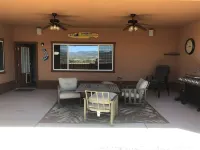 Spacious House close to Laughlin, Lake and River - lots of parking.