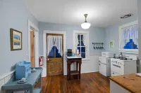 Cottage on Spring A! Best location in town! Entire top floor with two balconies!