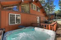 So Woodsy Cabin, spa, near slopes, EV charger