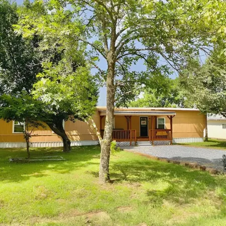 Gene's Retreat, charming lakeside 3 bed 2 bath peaceful home near Ft Gibson Lake
