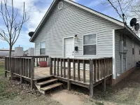 Cozy modern small town apartment pet and child friendly large parking Hotels in Sayre